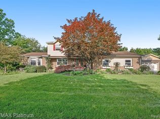 1580 Murray Ct, Milford, MI 48381