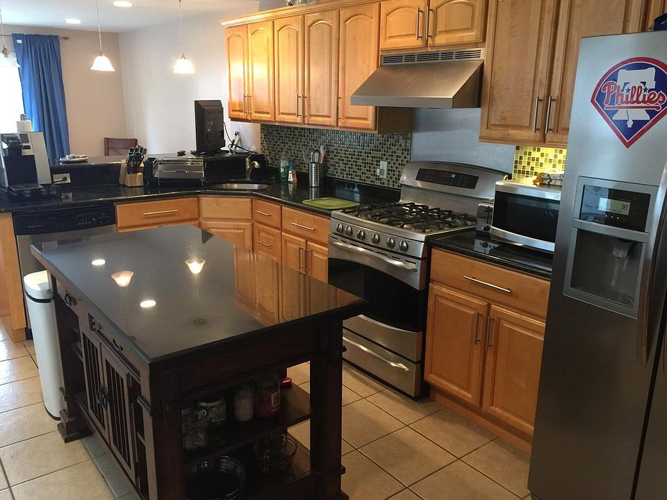 Spacious kitchen with granite counter tops and stainless steel appliances