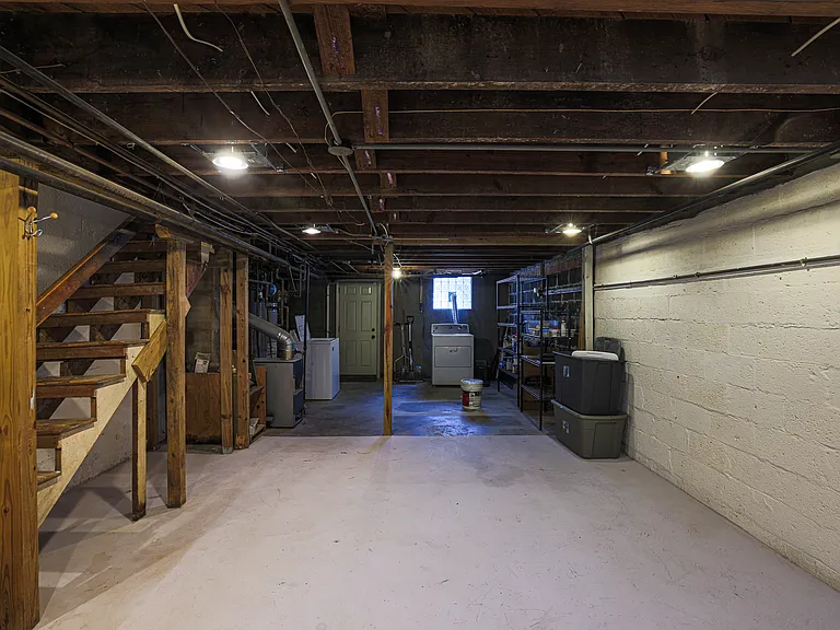 1011 W 42nd St — Photo 32