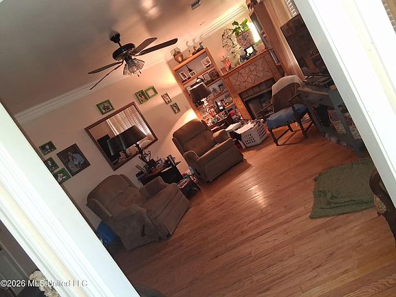 4th image of 4051 Rhymes Rd