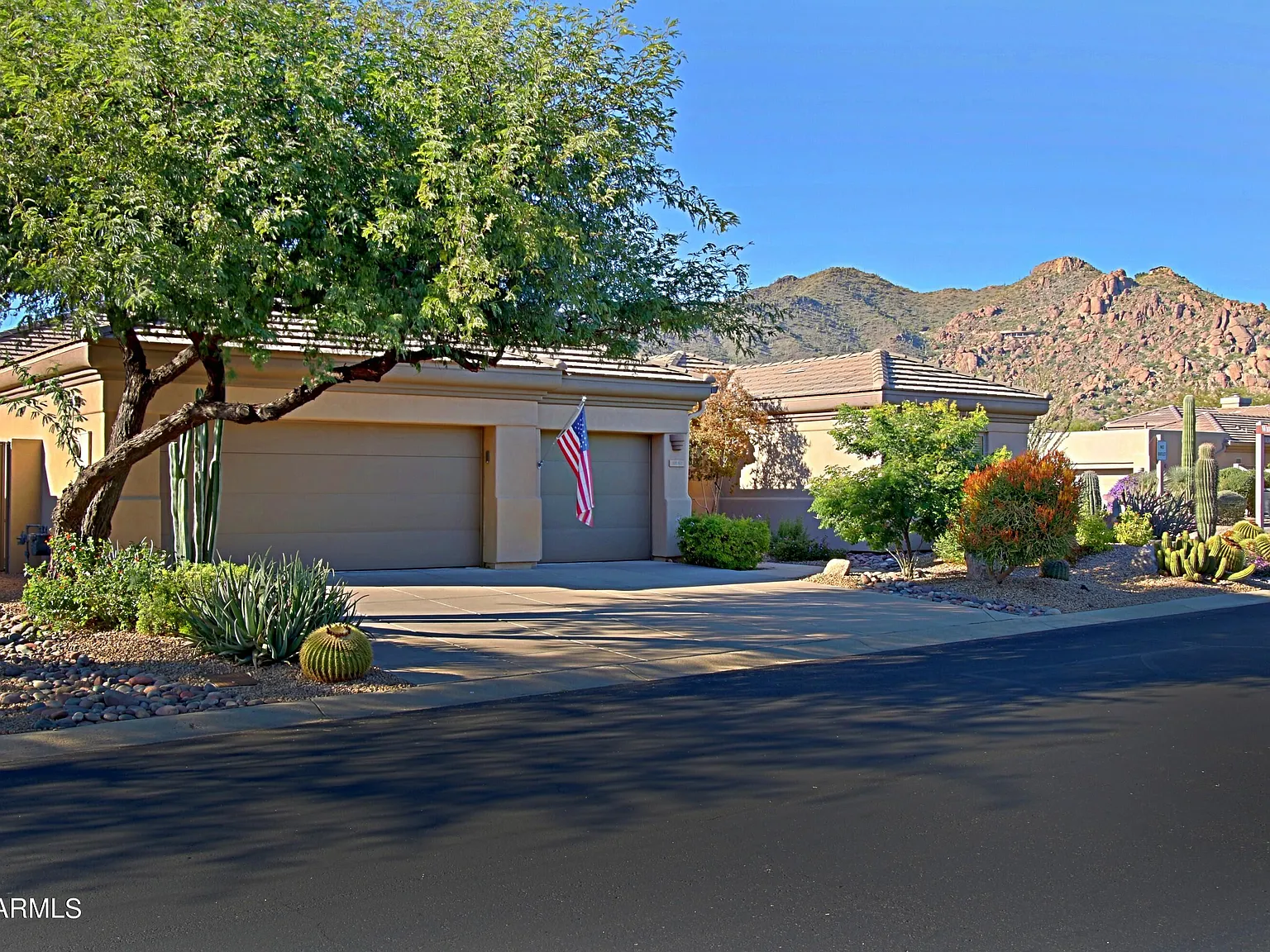 3 bed, 2.5 bath, 2547 sqft, $9,500 — Photo 2