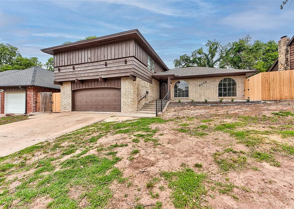 1st image of 8009 Golden Oaks Rd
