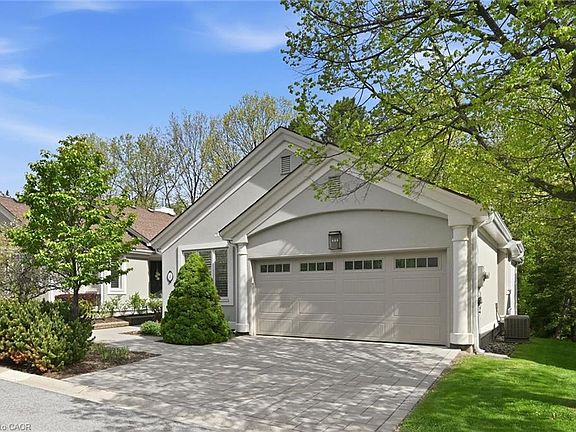 3rd image of 1095 Skyview Dr #4