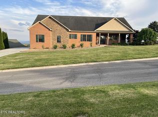 127 Golf View Blvd, Dandridge, TN 37725