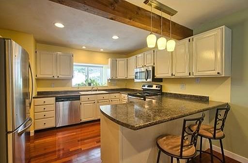 3rd image of 6 Woodridge Ln