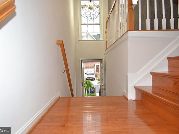3rd image of 1202 Cambria Ter NE