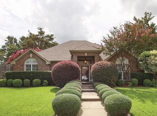 501 Allen Dr, Euless, TX 76039