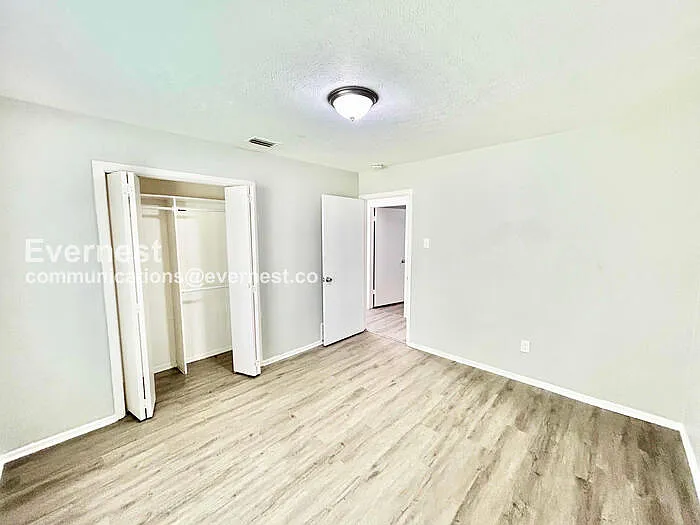 415 Southlake Dr — Photo 14