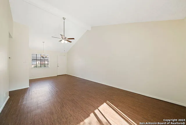 206 Bexar Dr — Photo 8