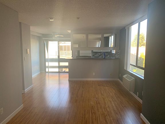 2nd image of 1512 Amherst Ave #206