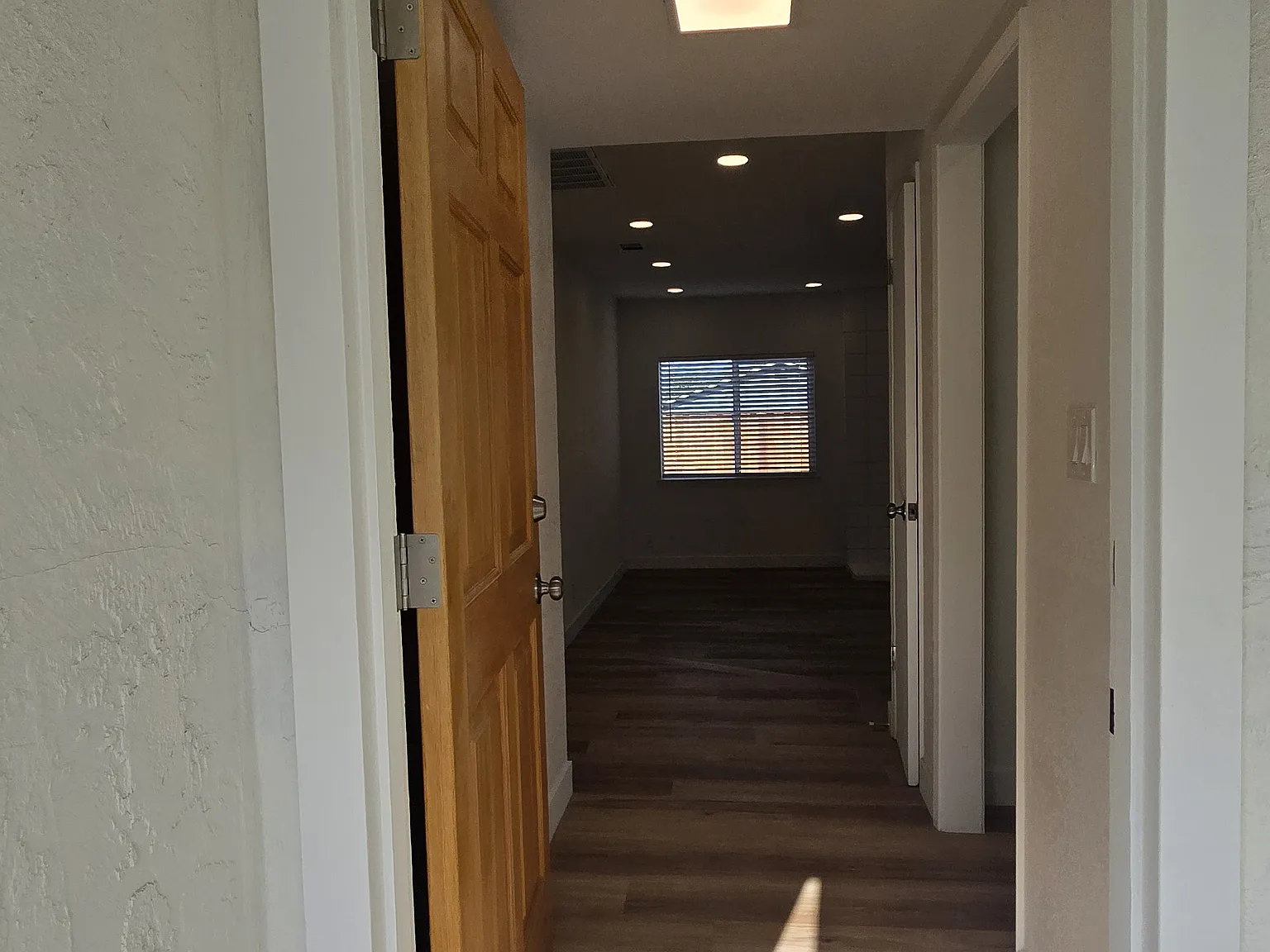 3 bed, 1296 sqft, $4,425 — Photo 3