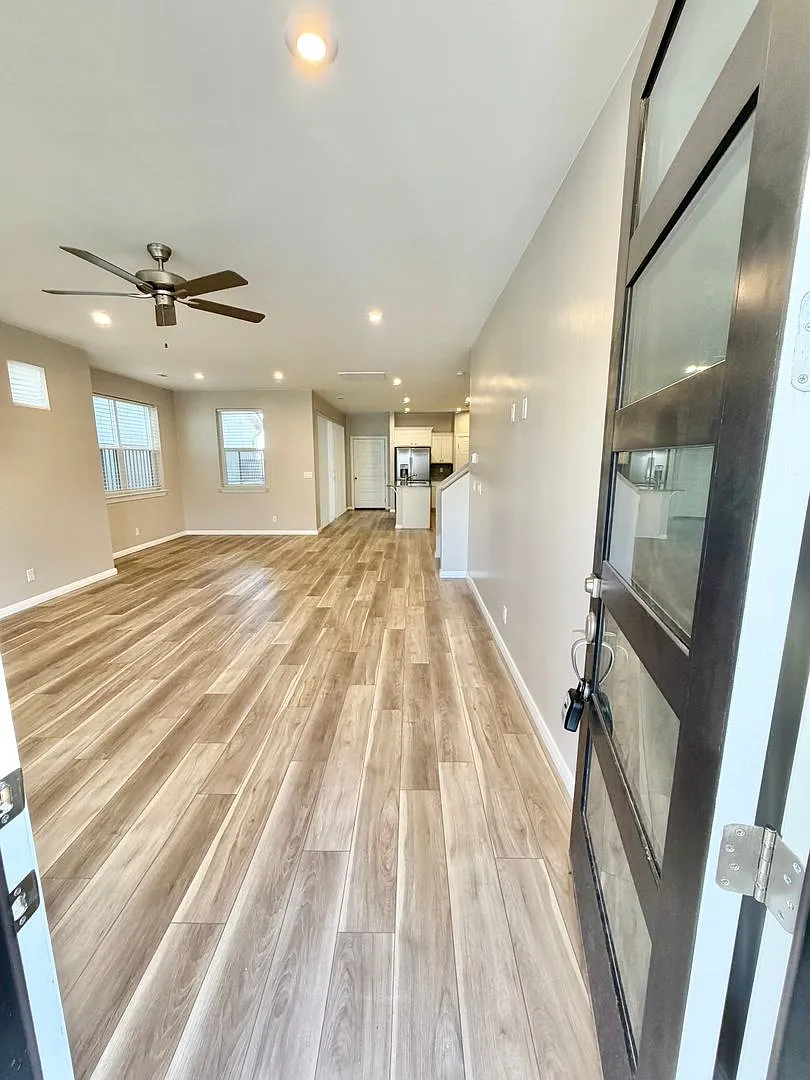 Gorgeous Desert Color Home with Internet Included! — Photo 4