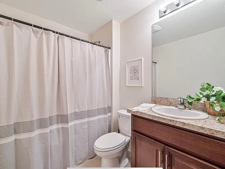 822 NE 44th Ln — Photo 16