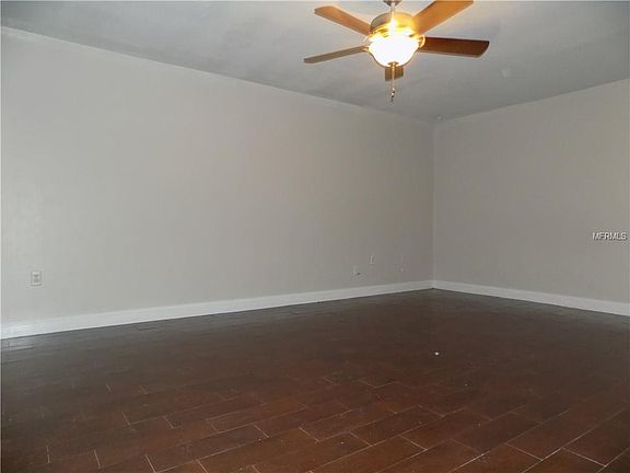 4th image of 1307 W Honeytree Ln