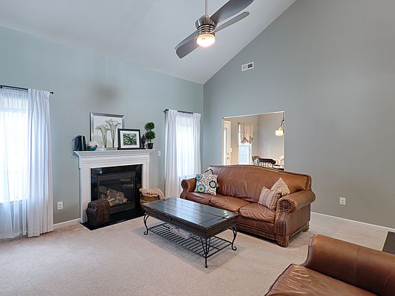 5th image of 104 Wood Hollow Ct