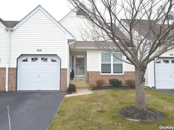 402 Constance Lane #402, Port Jefferson Station, NY 11776