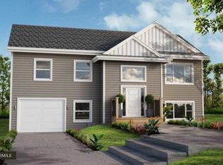 26 Terence Bay Rd, Whites Lake, NS B3T1W4