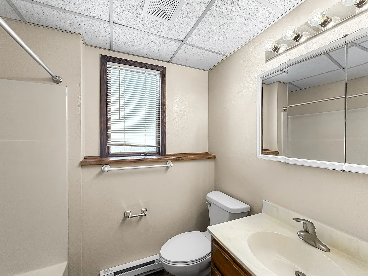 3 bed, 845 sqft, $1,080 — Photo 3