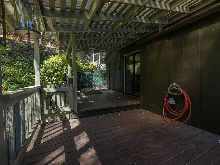 1437 NW B St — Photo 13