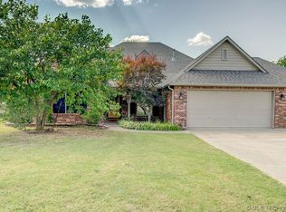 22002 Riverwood Dr, Claremore, OK 74019
