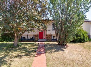 1208 SW Ranchlands Blvd NW, Calgary, AB T3G1G5