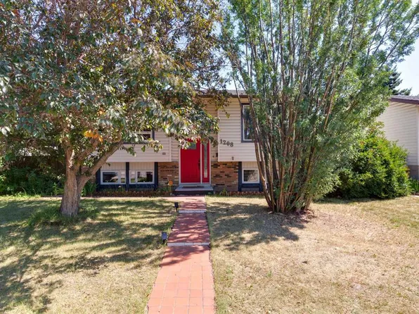 1208 SW Ranchlands Blvd NW, Calgary, AB T3G 1G5