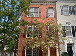 8818 Hunting Lodge Ct, Vienna, VA 22182