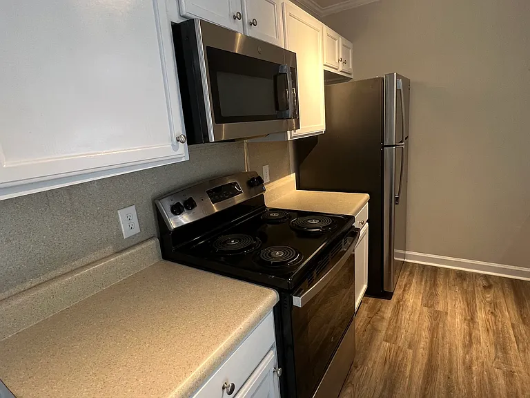 2507 Saint Christopher Cir SW #E — Photo 10