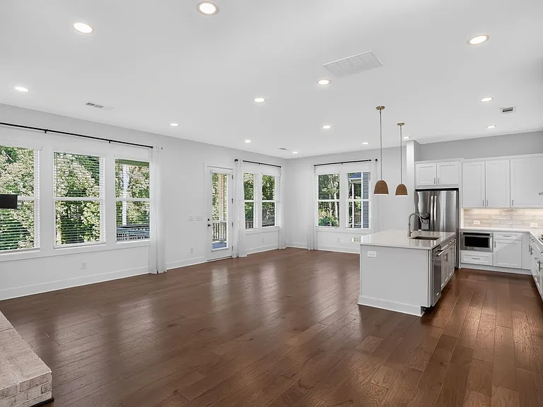 1241 Westshore Dr — Photo 6