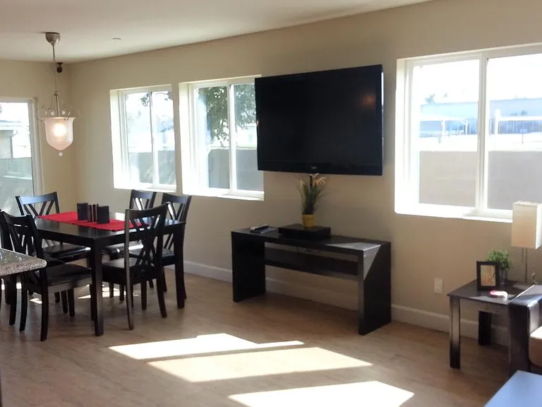 2068 Wallace Ave #B — Photo 3
