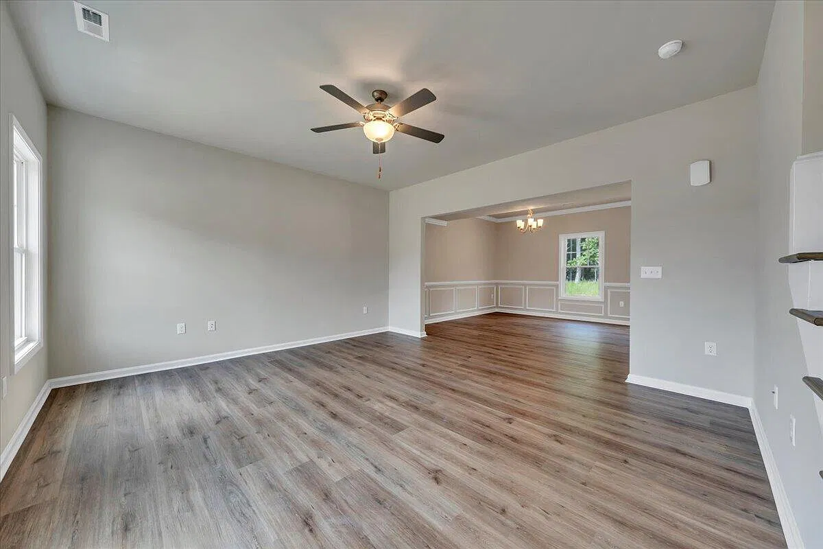 4 bed, 2.5 bath, 2191 sqft, $2,599 — Photo 3