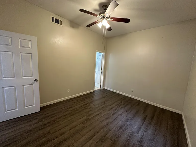 406 Hawthorne St — Photo 50