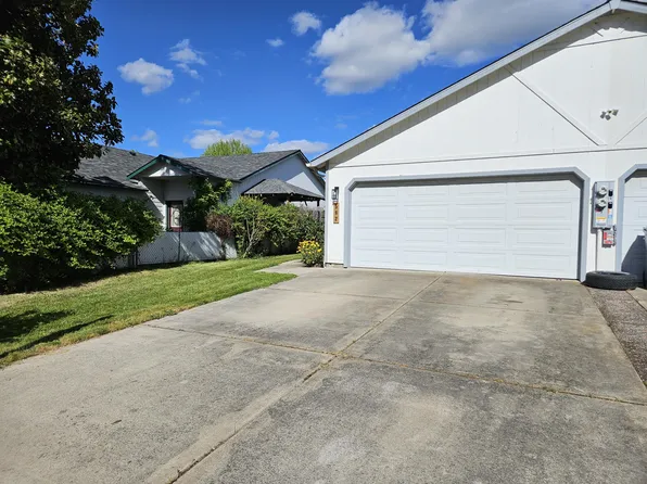 582 Mountain View Dr, Central Pt, OR 97502
