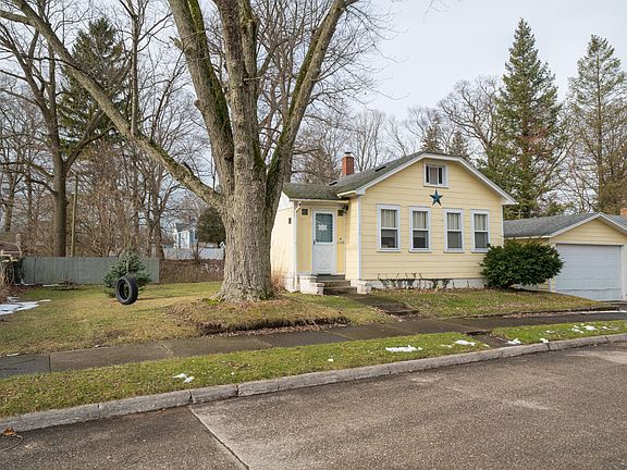 2nd image of 554 Prospect St