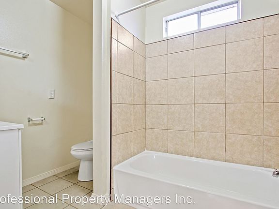 3rd image of 820 W 79th St APT A