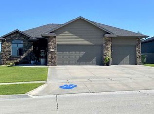 2410 W 37th St, Kearney, NE 68845