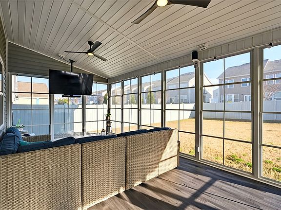 4th image of 102 Preservation Dr