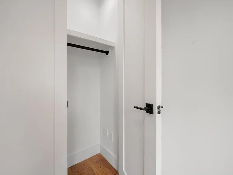 629 E 5th St #21 — Photo 6