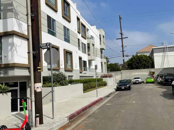 10908 Hartsook St, North Hollywood, CA