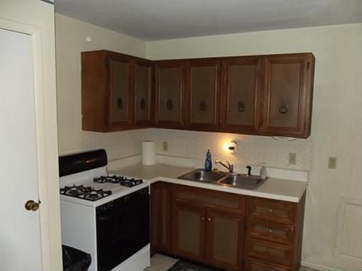3rd image of 991 Jamaica Dr