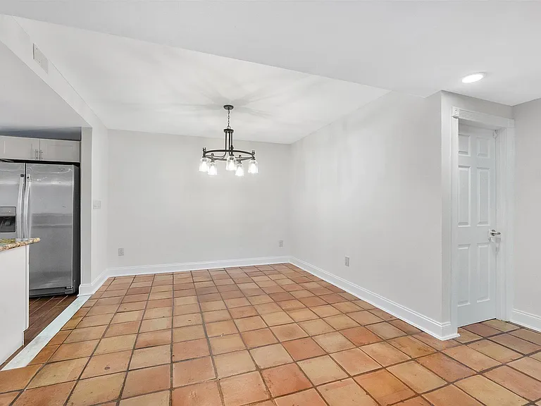 9897 Fairway Cove Ln — Photo 5