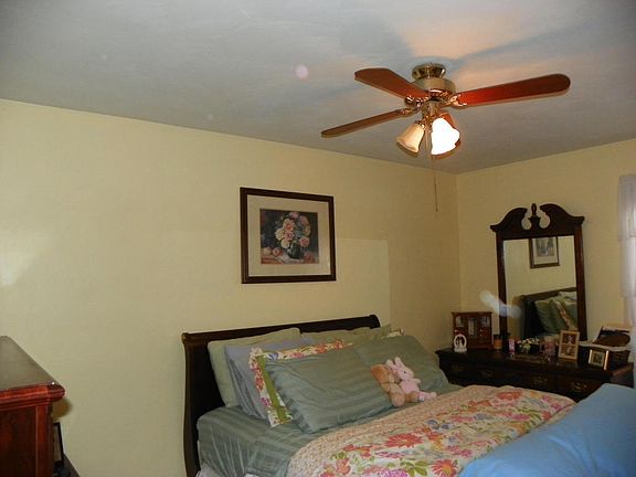 2nd image of 841 Orlando Ave