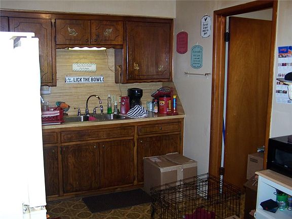 3rd image of 820 SE 38th St