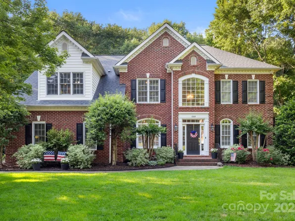 4389 Enchantment Cove Ln, Charlotte, NC 28216