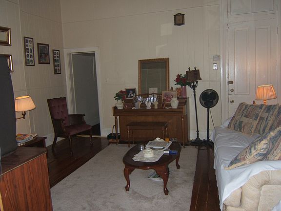 5th image of 835 Greer St