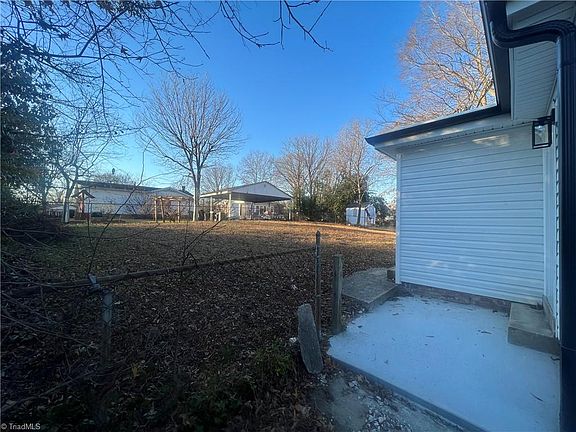 2nd image of 1906 Carlton Ave