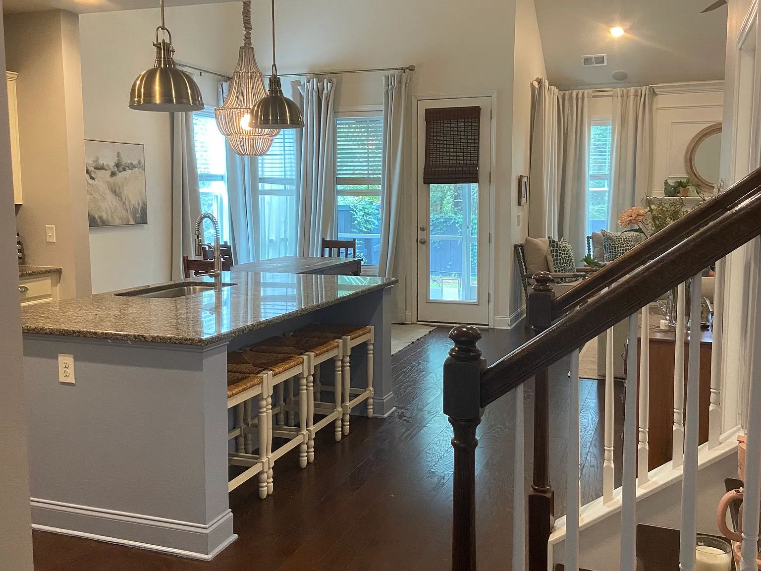 4 bed, 2719 sqft, $5,500 — Photo 2