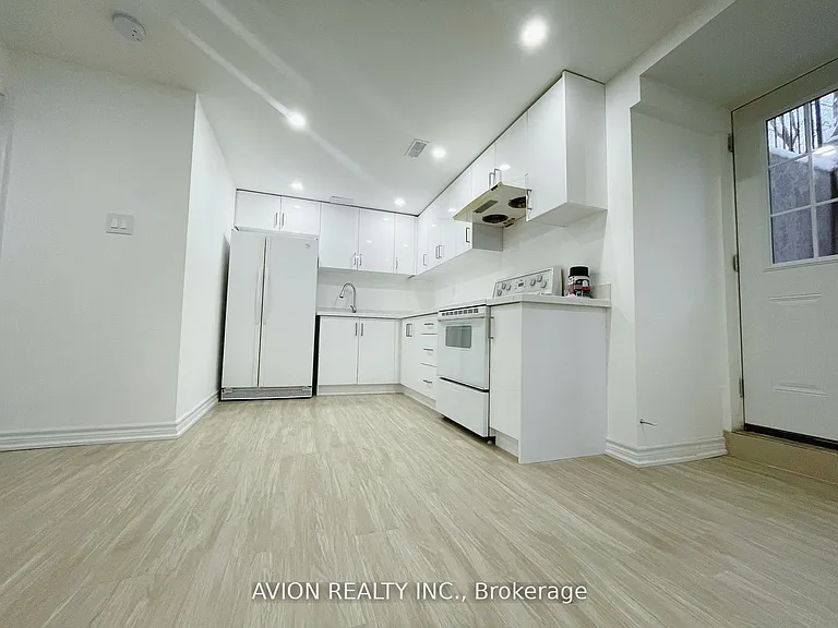 56 Golden Oak Ave #BASEMENT — Photo 5