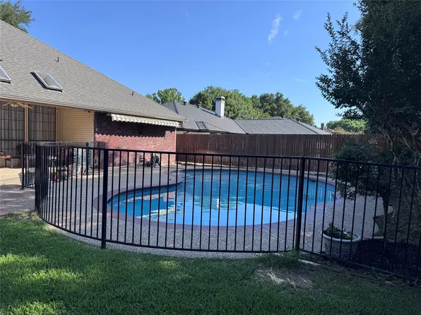 2105 Sleepy Hollow Dr, Arlington, TX 76006