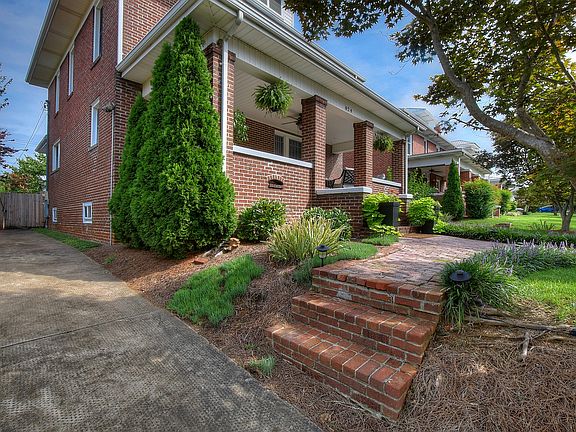 4th image of 824 W Maple St #0